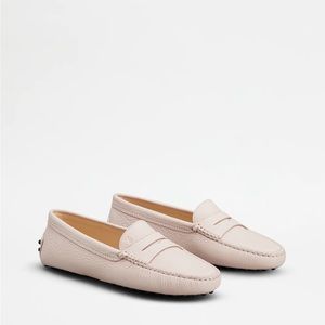 TOD’S Gommino Driving Shoes in Leather - Light Pink